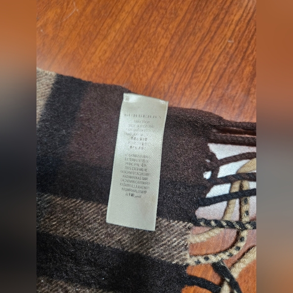 Burberry Nova Check 100% Cashmere Scarf with Defect - Picture 5 of 7